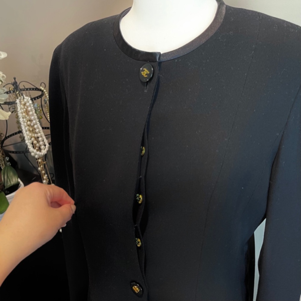 ✨Vintage CHANEL 1994 Collection CC Logo Black Wool Suit Jacket Blazer Coat - Picture 10 of 16
